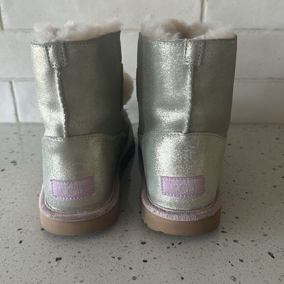 UGG Gita Pom Pom Girl's Metallic Gold Pink Leather Shearling Boots Size 6 Youth - Picture 4 of 16